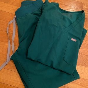 FIGS HUNTER GREEN SCRUB SET